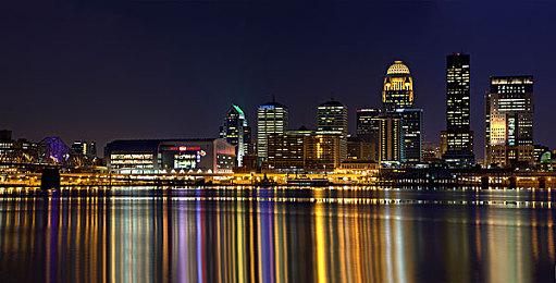 国产恐怖游戏《鬼哭岭》新图 女学生探索恐怖校园